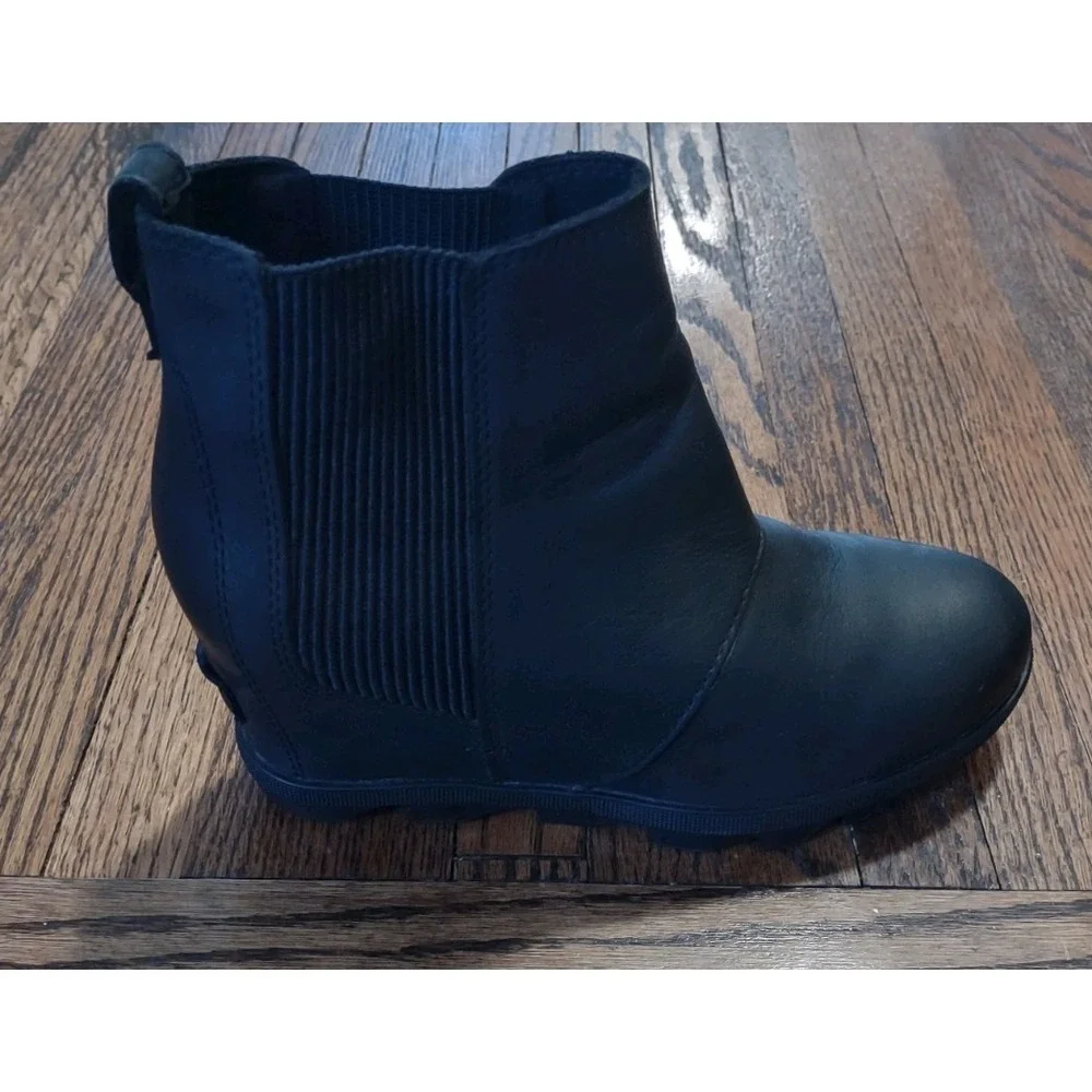 Sorel Joan of Arctic Wedge II Chelsea Boots Black Leather Women 7 NL3022-010